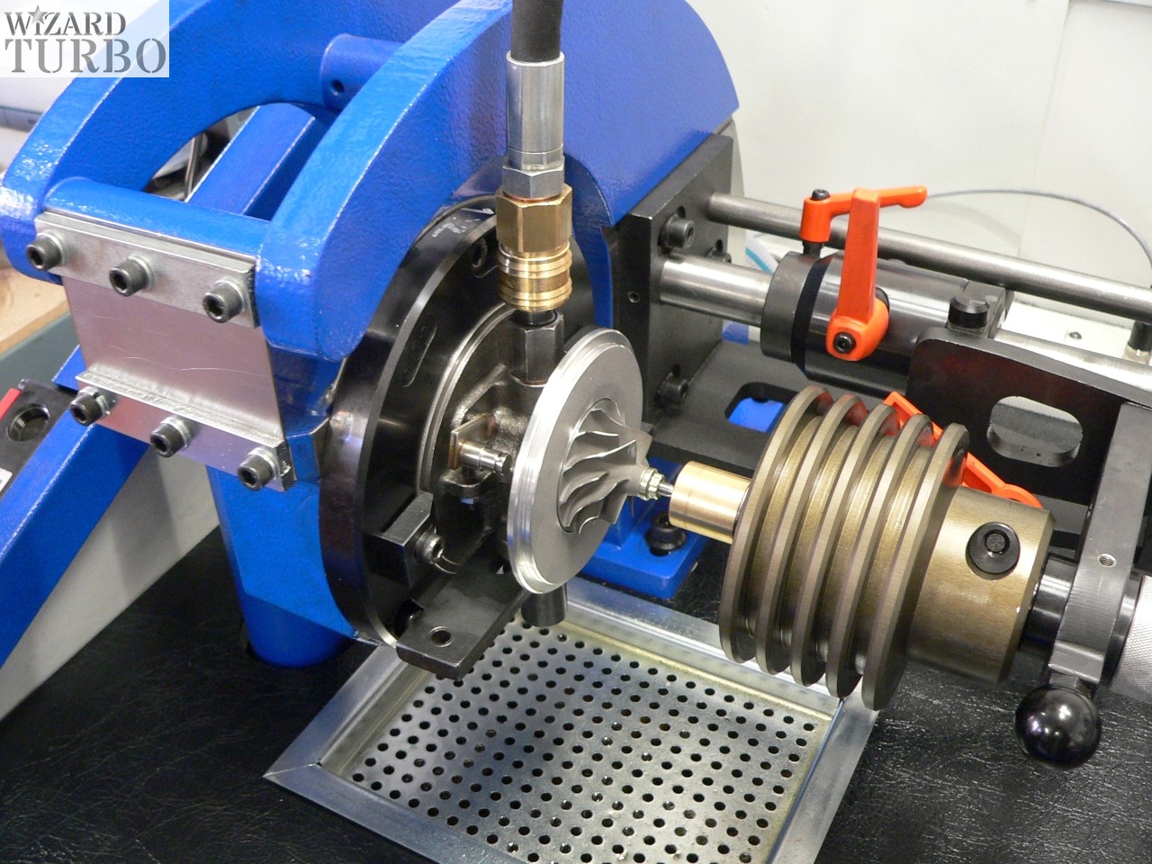 Turbó középrész üzemi fordulatszámú kiegyensúlyozás Turbó középrész üzemi fordulatszámú kiegyensúlyozás